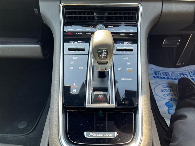 パナメーラ ４　Ｅ－ハイブリッド　２１アルミホイール　ワンオーナー　ドライブレコーダー　パワーシート　純正ナビ　バックカメラ　クリアランスソナー　レーンキープアシスト　クルーズコントロール　横滑り防止　アイドリングストップ　エアサス（9枚目）