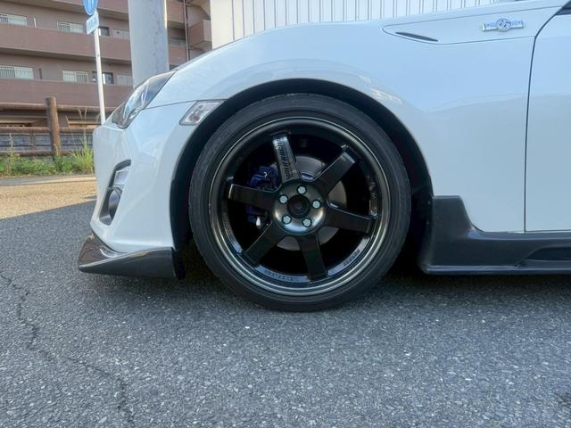 ８６ ＧＴリミテッド　レイズＴＥ３７トヨシマカーボンボンネットユーラスエアロパンデムウイング零戦チャンバートエキマニＡＰＥＸマフラーＤＩＸＣＥＬローターＤＥＦＩメーター３連クスコタワーバーナビ（26枚目）