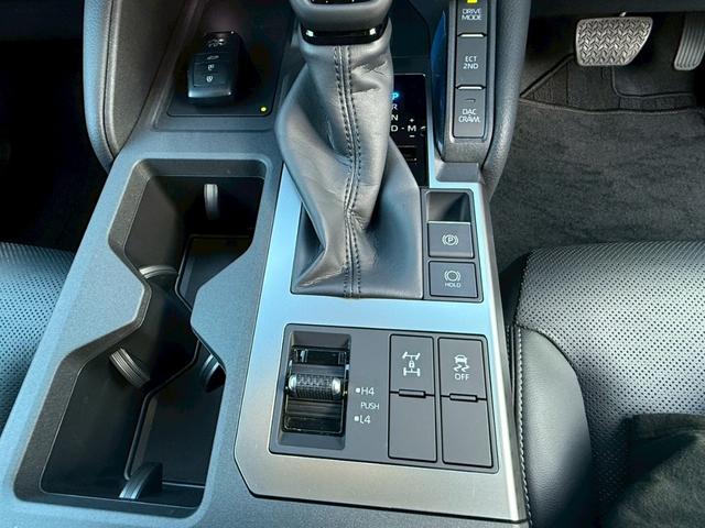 ランドクルーザー２５０ ＶＸ　サンルーフＪＢＬナビ純正ヒッチメンバー禁煙車デジタルインナーミラー丸目ヘッドライトフルセグ全周囲カメラバックカメラルーフレール（22枚目）