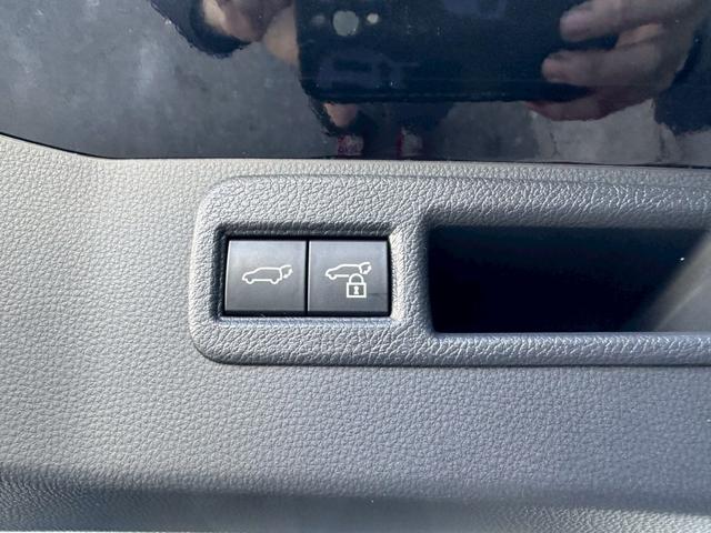 ハリアー Ｚ　レザーパッケージ　パノラマルーフＪＢＬワンオーナーパノラマミックビューモニターＥＴＣＴＶキット（17枚目）