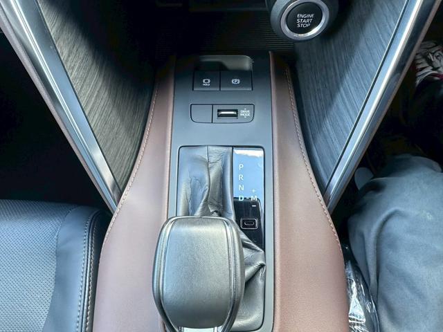 ハリアー Ｚ　レザーパッケージ　パノラマルーフＪＢＬワンオーナーパノラマミックビューモニターＥＴＣＴＶキット（24枚目）