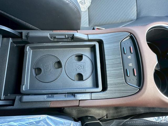 ハリアー Ｚ　レザーパッケージ　パノラマルーフＪＢＬワンオーナーパノラマミックビューモニターＥＴＣＴＶキット（28枚目）