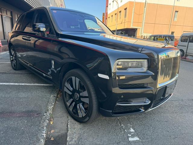 カリナン ベースグレード スターライトヘッドライナー22インチホイールステンレススチールPKGSOEエンブレム(2枚目)