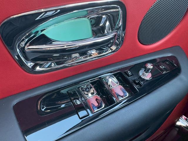 カリナン ベースグレード スターライトヘッドライナー22インチホイールステンレススチールPKGSOEエンブレム(32枚目)