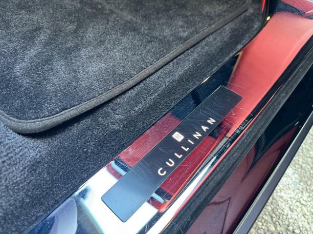 カリナン ベースグレード スターライトヘッドライナー22インチホイールステンレススチールPKGSOEエンブレム(35枚目)