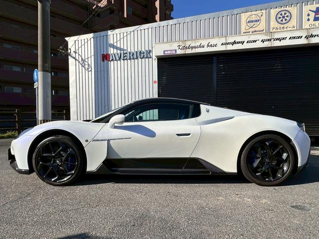 ＭＣ２０ ベースグレード　エクステリアカーボンファイバーＰＫＧマッドフィニッシュエキゾーストカーボンＦＲスプリッターＲＲデュヒューザーカーボンファイバードアシルカーボンインテリアルーフエンジンカバーリアスポイラーリフターＬＳＤ（4枚目）