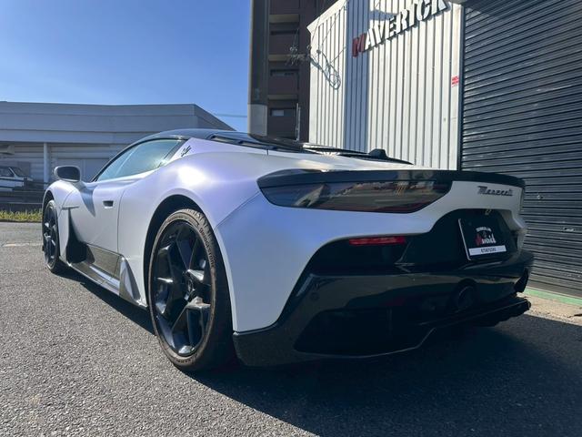 ＭＣ２０ ベースグレード　エクステリアカーボンファイバーＰＫＧマッドフィニッシュエキゾーストカーボンＦＲスプリッターＲＲデュヒューザーカーボンファイバードアシルカーボンインテリアルーフエンジンカバーリアスポイラーリフターＬＳＤ（5枚目）