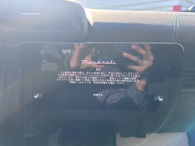 ＭＣ２０ ベースグレード　エクステリアカーボンファイバーＰＫＧマッドフィニッシュエキゾーストカーボンＦＲスプリッターＲＲデュヒューザーカーボンファイバードアシルカーボンインテリアルーフエンジンカバーリアスポイラーリフターＬＳＤ（13枚目）