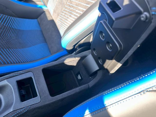 ＭＣ２０ ベースグレード　エクステリアカーボンファイバーＰＫＧマッドフィニッシュエキゾーストカーボンＦＲスプリッターＲＲデュヒューザーカーボンファイバードアシルカーボンインテリアルーフエンジンカバーリアスポイラーリフターＬＳＤ（18枚目）