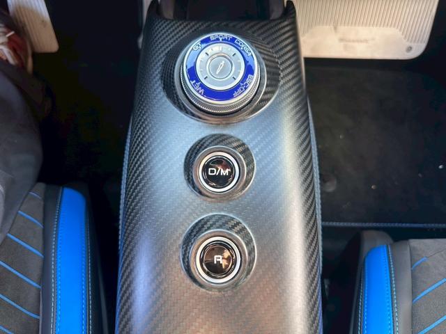 ＭＣ２０ ベースグレード　エクステリアカーボンファイバーＰＫＧマッドフィニッシュエキゾーストカーボンＦＲスプリッターＲＲデュヒューザーカーボンファイバードアシルカーボンインテリアルーフエンジンカバーリアスポイラーリフターＬＳＤ（19枚目）