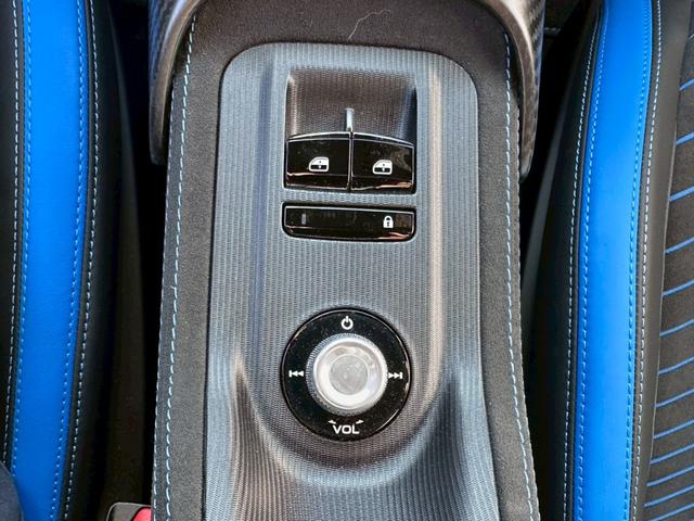 ＭＣ２０ ベースグレード　エクステリアカーボンファイバーＰＫＧマッドフィニッシュエキゾーストカーボンＦＲスプリッターＲＲデュヒューザーカーボンファイバードアシルカーボンインテリアルーフエンジンカバーリアスポイラーリフターＬＳＤ（20枚目）