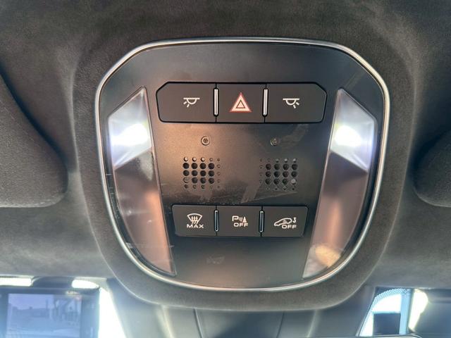 ＭＣ２０ ベースグレード　エクステリアカーボンファイバーＰＫＧマッドフィニッシュエキゾーストカーボンＦＲスプリッターＲＲデュヒューザーカーボンファイバードアシルカーボンインテリアルーフエンジンカバーリアスポイラーリフターＬＳＤ（28枚目）