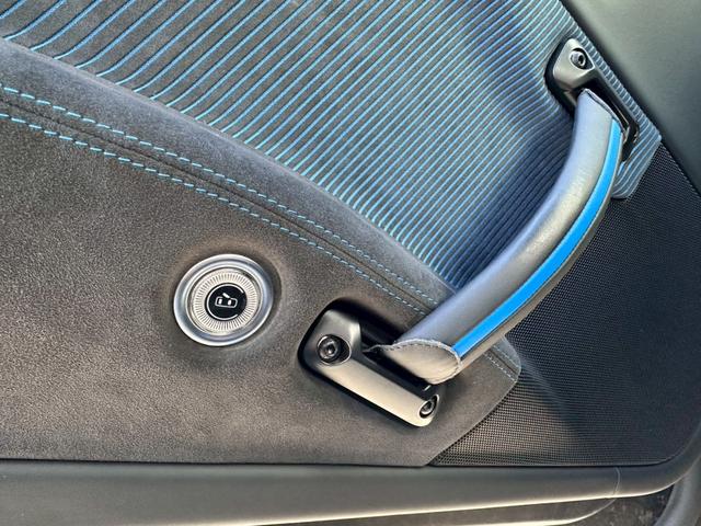 ＭＣ２０ ベースグレード　エクステリアカーボンファイバーＰＫＧマッドフィニッシュエキゾーストカーボンＦＲスプリッターＲＲデュヒューザーカーボンファイバードアシルカーボンインテリアルーフエンジンカバーリアスポイラーリフターＬＳＤ（32枚目）