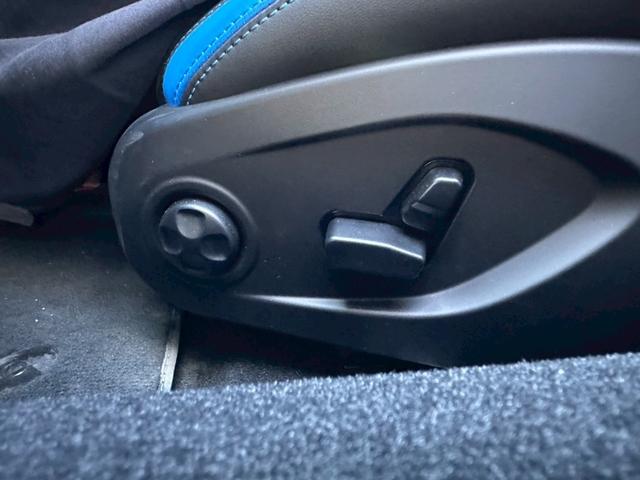 ＭＣ２０ ベースグレード　エクステリアカーボンファイバーＰＫＧマッドフィニッシュエキゾーストカーボンＦＲスプリッターＲＲデュヒューザーカーボンファイバードアシルカーボンインテリアルーフエンジンカバーリアスポイラーリフターＬＳＤ（33枚目）