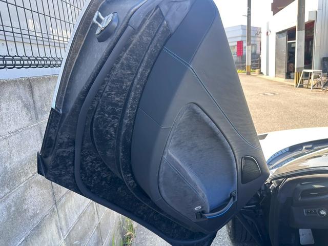 ＭＣ２０ ベースグレード　エクステリアカーボンファイバーＰＫＧマッドフィニッシュエキゾーストカーボンＦＲスプリッターＲＲデュヒューザーカーボンファイバードアシルカーボンインテリアルーフエンジンカバーリアスポイラーリフターＬＳＤ（41枚目）