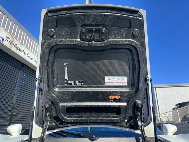 ＭＣ２０ ベースグレード　エクステリアカーボンファイバーＰＫＧマッドフィニッシュエキゾーストカーボンＦＲスプリッターＲＲデュヒューザーカーボンファイバードアシルカーボンインテリアルーフエンジンカバーリアスポイラーリフターＬＳＤ（42枚目）