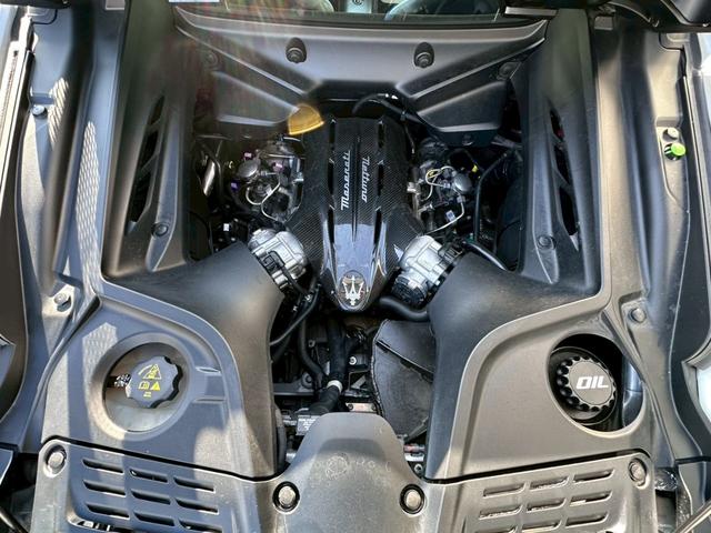 ＭＣ２０ ベースグレード　エクステリアカーボンファイバーＰＫＧマッドフィニッシュエキゾーストカーボンＦＲスプリッターＲＲデュヒューザーカーボンファイバードアシルカーボンインテリアルーフエンジンカバーリアスポイラーリフターＬＳＤ（55枚目）