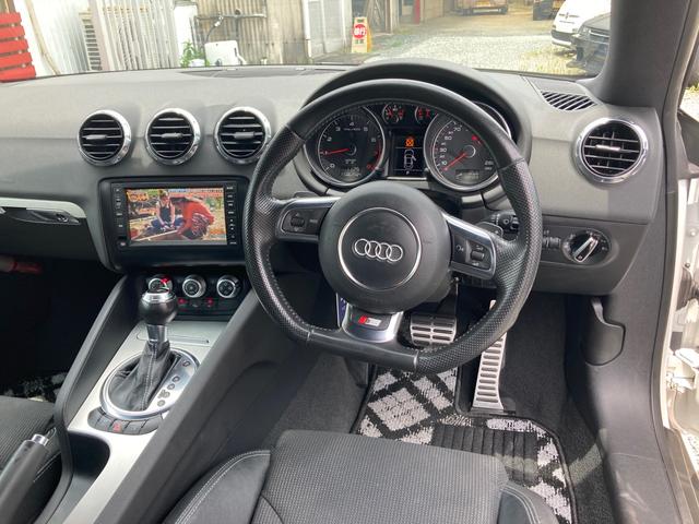 ＴＴクーペ ２．０ＴＦＳＩ　期間限定　決算セール！　２．０ＴＦＳＩ　Ｓライン　社外１９ＡＷ　後期型　社外ＬＥＤライト　ハーフレザー　純正リアウィング　車検令和８年６月　フロントタイヤ２本新品（23枚目）
