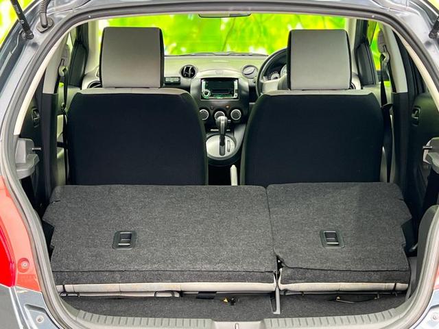 13C-V HIDエディション ETC/EBD付ABS/エアバッグ 運転席/エアバッグ 助手席/衝突安全ボディ/パワーウインドウ/キーレスエントリー/オートエアコン/パワーステアリング/ワンオーナー/定期点検記録簿/ユーザー買取車(9枚目)