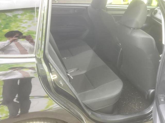 カローラフィールダー ハイブリッドＥＸ　新品タイヤ／保証書／純正　ＳＤナビ／衝突安全装置／車線逸脱防止支援システム／ヘッドランプ　ＬＥＤ／Ｂｌｕｅｔｏｏｔｈ接続／ＥＢＤ付ＡＢＳ／横滑り防止装置／アイドリングストップ／バックモニター（5枚目）