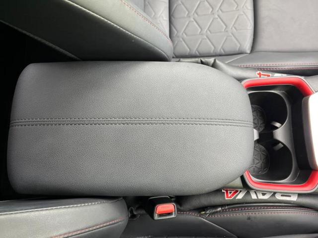 ＲＡＶ４ ４ＷＤアドベンチャーオフロードパッケージ　保証書／ディスプレイオーディオ＋ナビ９インチ／衝突安全装置／車線逸脱防止支援システム／シート　合皮／ヘッドランプ　ＬＥＤ／ＵＳＢジャック／Ｂｌｕｅｔｏｏｔｈ接続／ＥＴＣ／ＥＢＤ付ＡＢＳ　バックカメラ（32枚目）