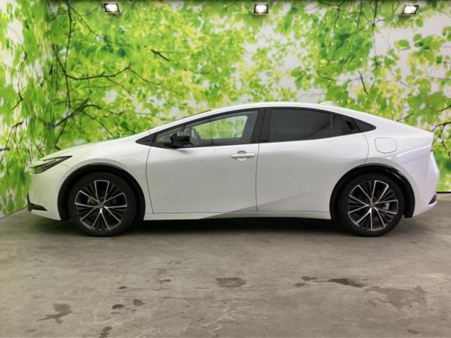 プリウス Ｚ　新品タイヤ／ディスプレイオーディオ＋ナビ１２．３インチ／デジタルインナーミラー／トヨタセーフティセンス／シートヒーター／全方位モニター／車線逸脱防止支援システム／シート　合皮／電動バックドア（2枚目）