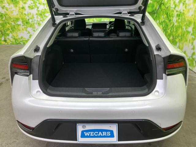 プリウス Ｚ　新品タイヤ／ディスプレイオーディオ＋ナビ１２．３インチ／デジタルインナーミラー／トヨタセーフティセンス／シートヒーター／全方位モニター／車線逸脱防止支援システム／シート　合皮／電動バックドア（8枚目）