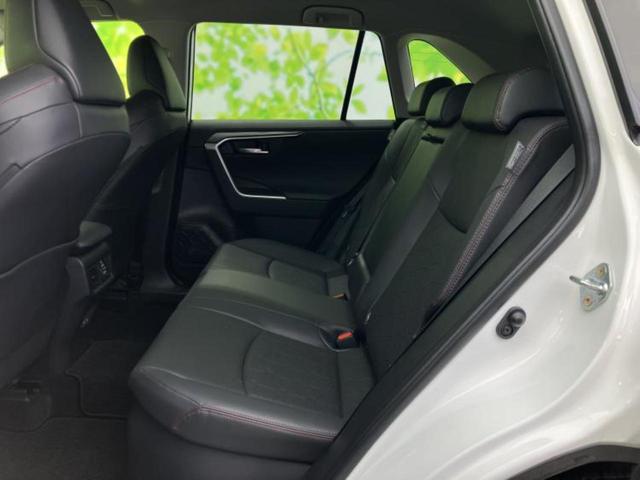 ＲＡＶ４ ４ＷＤハイブリッドアドベンチャーオフロードパッケ２　ディスプレイオーディオ＋ナビ１０．５インチ／デジタルインナーミラー／トヨタセーフティセンス／シートヒーター　前席／車線逸脱防止支援システム／シート　合皮／電動バックドア　衝突被害軽減システム　４ＷＤ（7枚目）