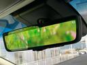 WECARSの展示場では実際に見て、触ってお車をお選びいただけます!知識の豊富な営業スタッフが様々なカーライフをご提案いたします!