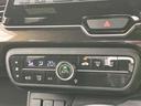操作しやすいエアコンパネルで、車内温度を快適に保てます。風量調整や温度設定も簡単にでき、快適なドライブに貢献します。