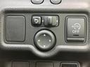 様々な操作をまとめて行えるスイッチパネルです。直感的に操作でき、運転中の視線移動を最小限に抑えられます。安全運転をサポートする機能が充実しています。