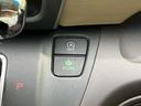 エコドライブをサポートするスイッチ類。燃費向上を意識した運転を支援し、お財布にも環境にも優しいカーライフを実現します。