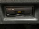 ETC車載器が搭載されており、高速道路の料金所をスムーズに通過できます。スムーズな移動をサポートし、快適なドライブを実現します。