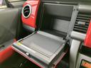 収納スペースは、小物を整理するのに役立ちます。運転中に必要なものをさっと取り出せ、車内もすっきりとした状態を保てます。快適なドライブに貢献します。