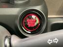 日々の運転を支えるスイッチ類を備えています。わかりやすい操作感で、快適なドライブをサポートします。