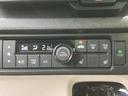 快適な車内環境を保つためのエアコン操作部。温度調整や風量調節も簡単に行えます。快適なドライブをサポートする頼もしい装備です。