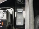 ドライブモード、EVモード、オートホールドなど、多彩なスイッチ類が集中。運転状況に合わせて最適な走行モードを選択できます。快適なドライビング体験を。