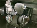 スムーズなシフトチェンジが可能なシフトレバー。運転状況に合わせて、最適なギアを選択できます。運転の楽しさをさらに高めてくれるでしょう。