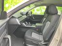 運転席からの眺めは良好で、周囲の状況を把握しやすい設計。安全運転をサポートします。