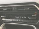 快適な車内空間を保つエアコンシステム。温度や風量を細かく調整でき、快適なドライブをサポートします。