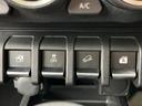 運転席周りのスイッチ類は、操作しやすい位置に配置されています。各機能がひと目でわかり、安全運転をサポートします。快適なカーライフに貢献します。