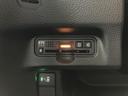 ETC車載器を搭載し、高速道路の料金所をスムーズに通過できます。時間短縮に繋がり、快適なドライブを実現します。