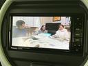 停車時にテレビを視聴できる機能。移動時間のお供に、お子様と一緒に番組を楽しんだり、ニュースをチェックしたりできます。