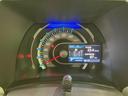 必要な情報を一目で確認できるメーター。速度、燃料残量、水温など、運転に必要な情報を分かりやすく表示します。安全運転をサポート。