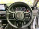 握りやすいデザインで、長距離運転でも疲れにくいステアリング。操作系のスイッチも配置されており、手を離さずに操作が可能です。