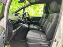 運転しやすい配置の操作系で、快適なドライブをサポートします。広々とした室内空間は、同乗者もリラックスできます。