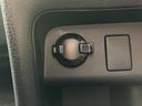 周囲のパネルにすっきりと収まり、丸みのあるカバーと隣のフラットなパネルが並ぶ構成。車内の細部までまとまりを感じさせる仕立てです。