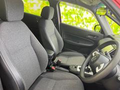 「この車の写真をもっと見たい」「状態が気になる」「この装備はついている？」どんな小さな疑問でもお気軽にお問い合わせください！ 4