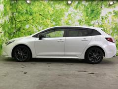 �������줿�����ɥ��륨�åȤ����������档������ǽ��ռ������ܥǥ��饤�󤬡����ݡ��ƥ��ʰ��ݤ�Ϳ���ޤ�������ʰ�ư���֤� 2