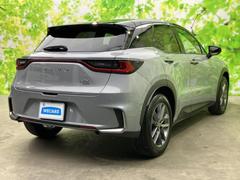 �����ظ����ä�ή���롼�ե饤��ȡ�����ʸ���˹�������פޤ�꤬����Ū���ܥǥ��α��Ƥ�Ǥ��롢�������줿�ꥢ�ӥ塼�˻ž夬�äƤ��ޤ��� 3